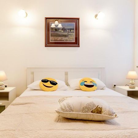 Central Apartment Smiley - Free Parking Загреб Екстер'єр фото