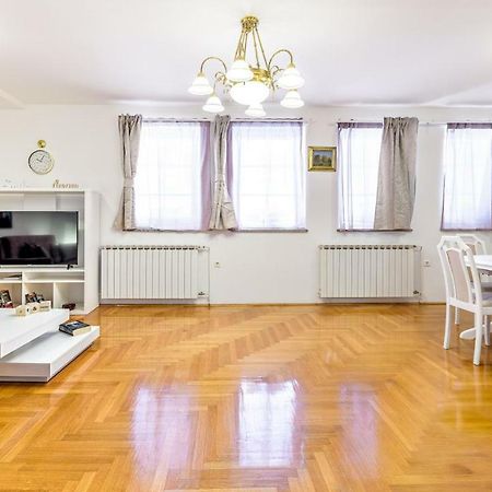 Central Apartment Smiley - Free Parking Загреб Екстер'єр фото