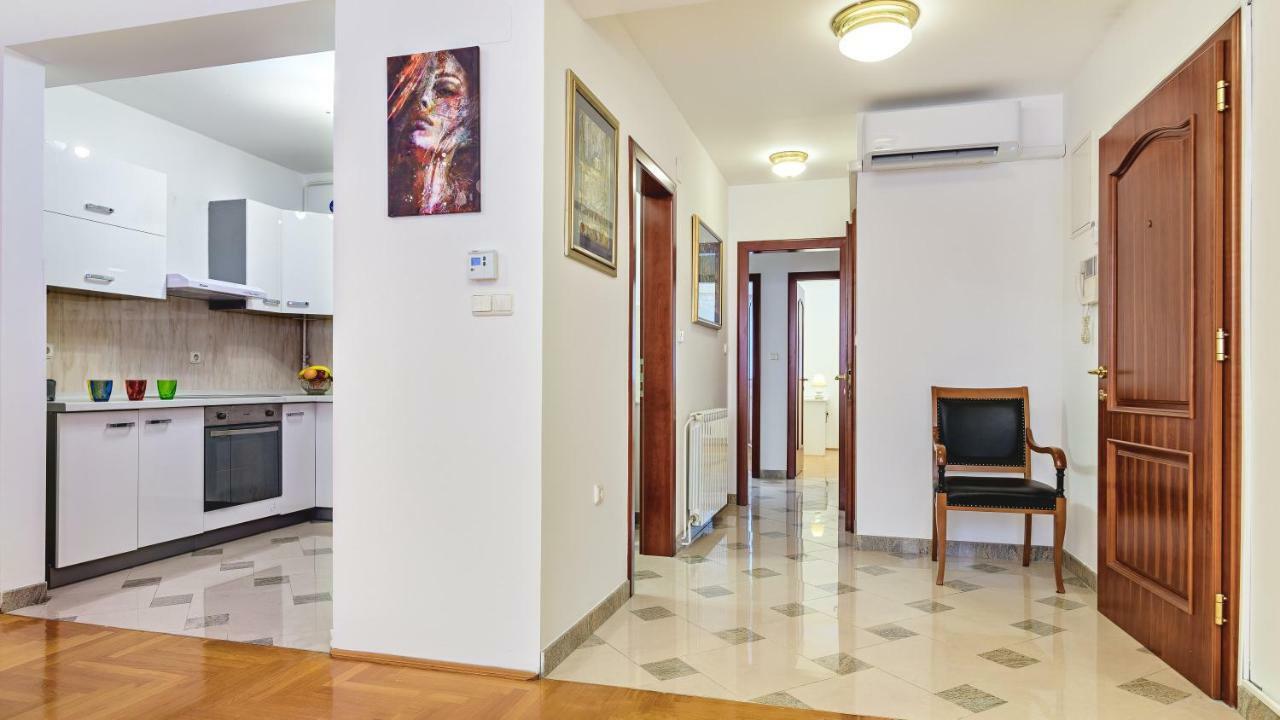 Central Apartment Smiley - Free Parking Загреб Екстер'єр фото